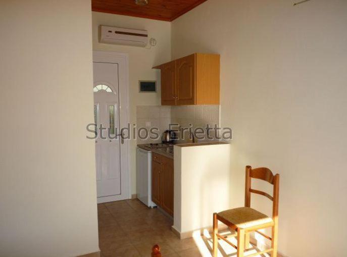 Erietta Studios Свороната Номер фото